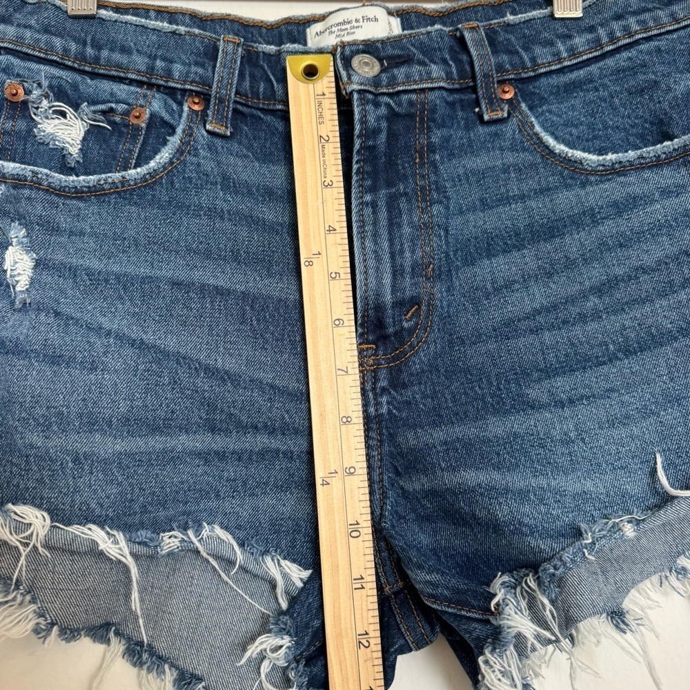 Abercrombie & Fitch Mid Rise Mom Short Curve Love Cut Off Raw Hem Size 10 30 - Picture 6 of 6